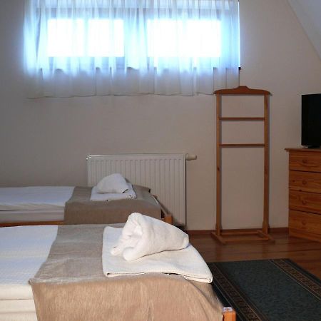 Kadarta Vendeglo Panzio Bed & Breakfast Veszprem Ngoại thất bức ảnh