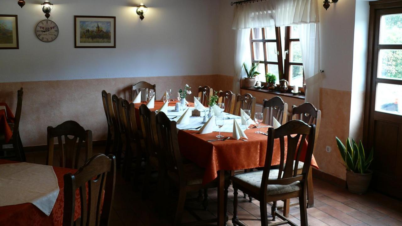 Kadarta Vendeglo Panzio Bed & Breakfast Veszprem Ngoại thất bức ảnh