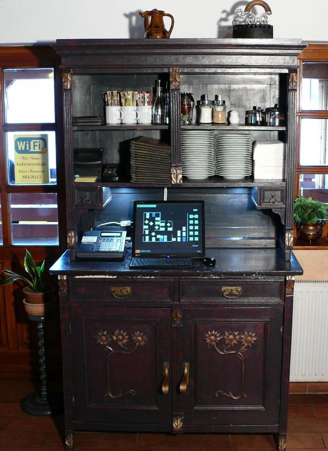 Kadarta Vendeglo Panzio Bed & Breakfast Veszprem Ngoại thất bức ảnh