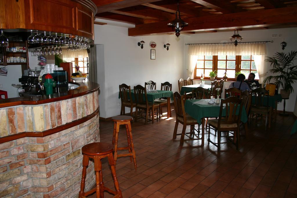 Kadarta Vendeglo Panzio Bed & Breakfast Veszprem Ngoại thất bức ảnh