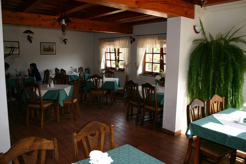 Kadarta Vendeglo Panzio Bed & Breakfast Veszprem Ngoại thất bức ảnh