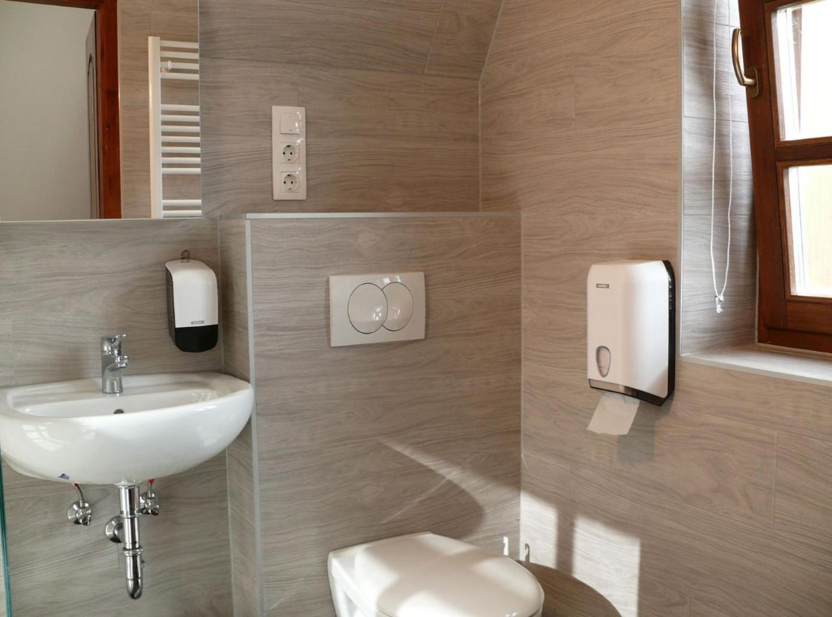 Kadarta Vendeglo Panzio Bed & Breakfast Veszprem Ngoại thất bức ảnh