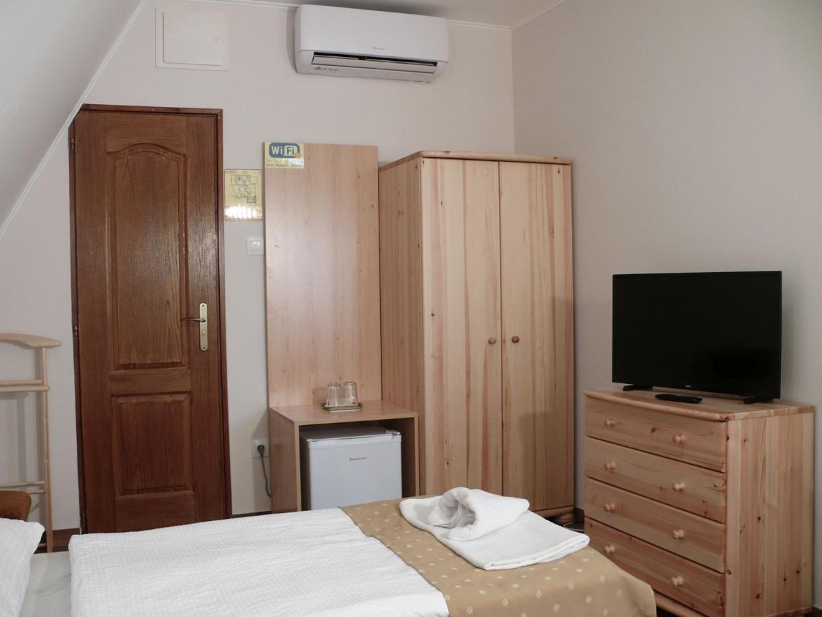 Kadarta Vendeglo Panzio Bed & Breakfast Veszprem Ngoại thất bức ảnh