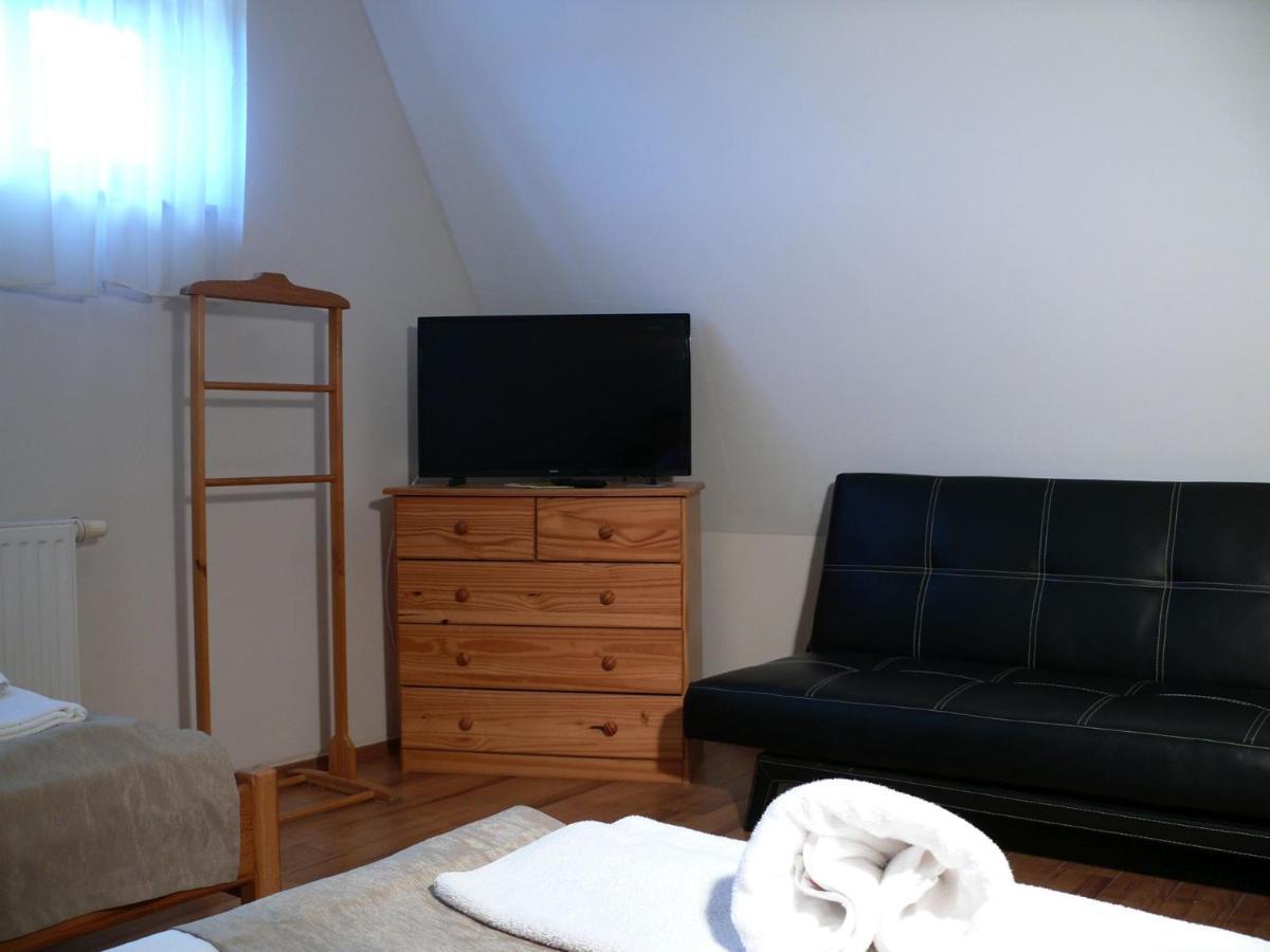 Kadarta Vendeglo Panzio Bed & Breakfast Veszprem Ngoại thất bức ảnh