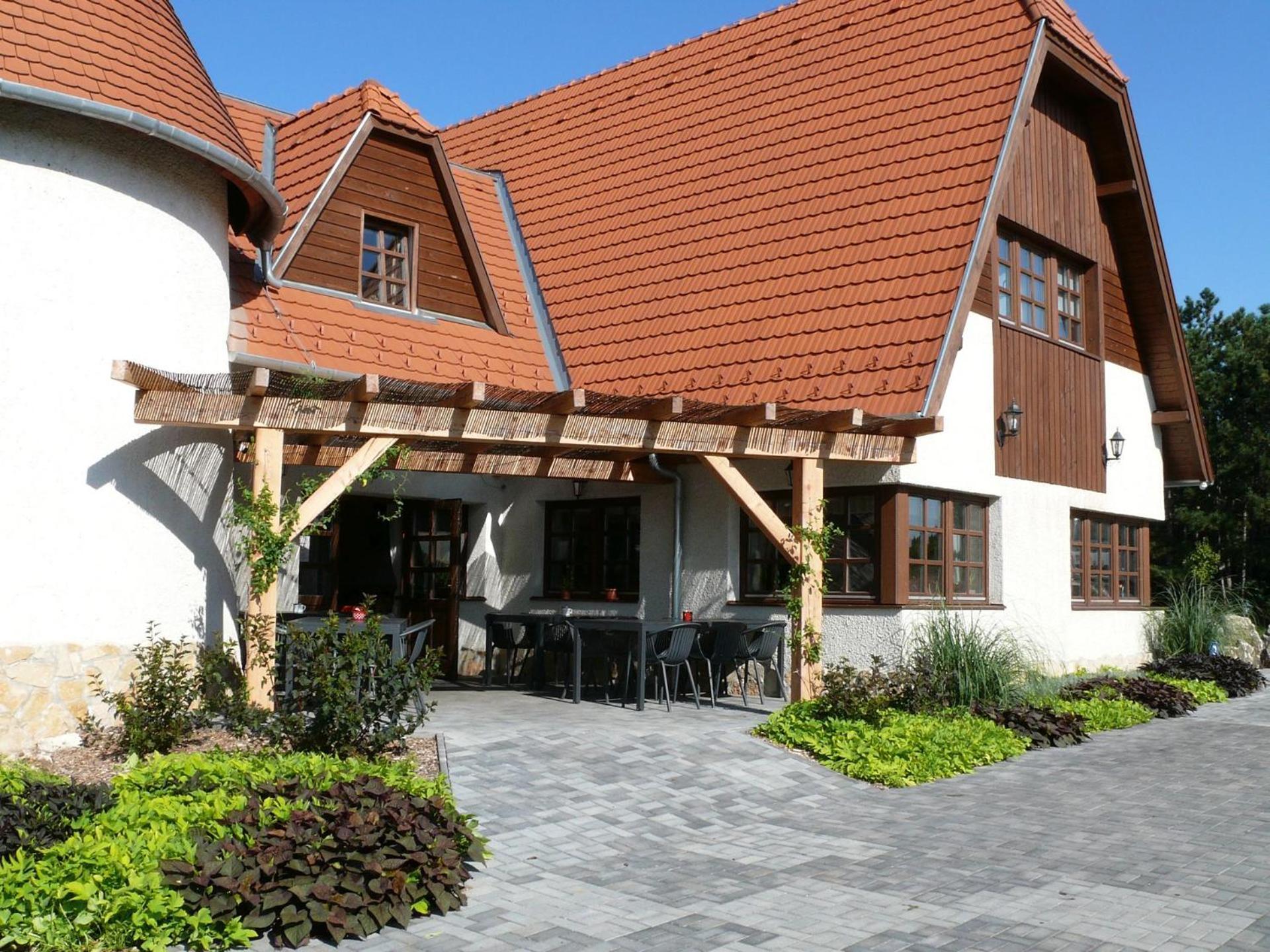 Kadarta Vendeglo Panzio Bed & Breakfast Veszprem Ngoại thất bức ảnh